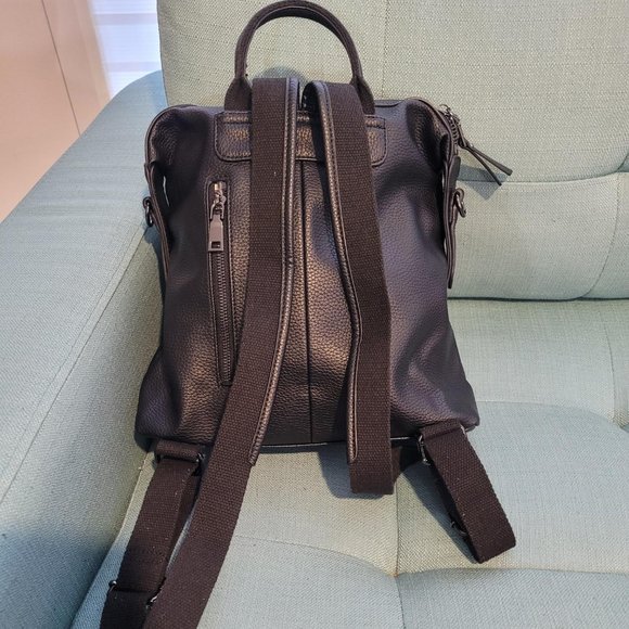 Black leather backpack - Picture 2 of 3